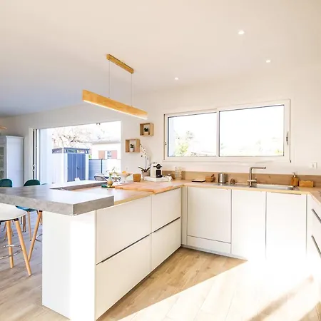 Villa Nerida 500 M De La *